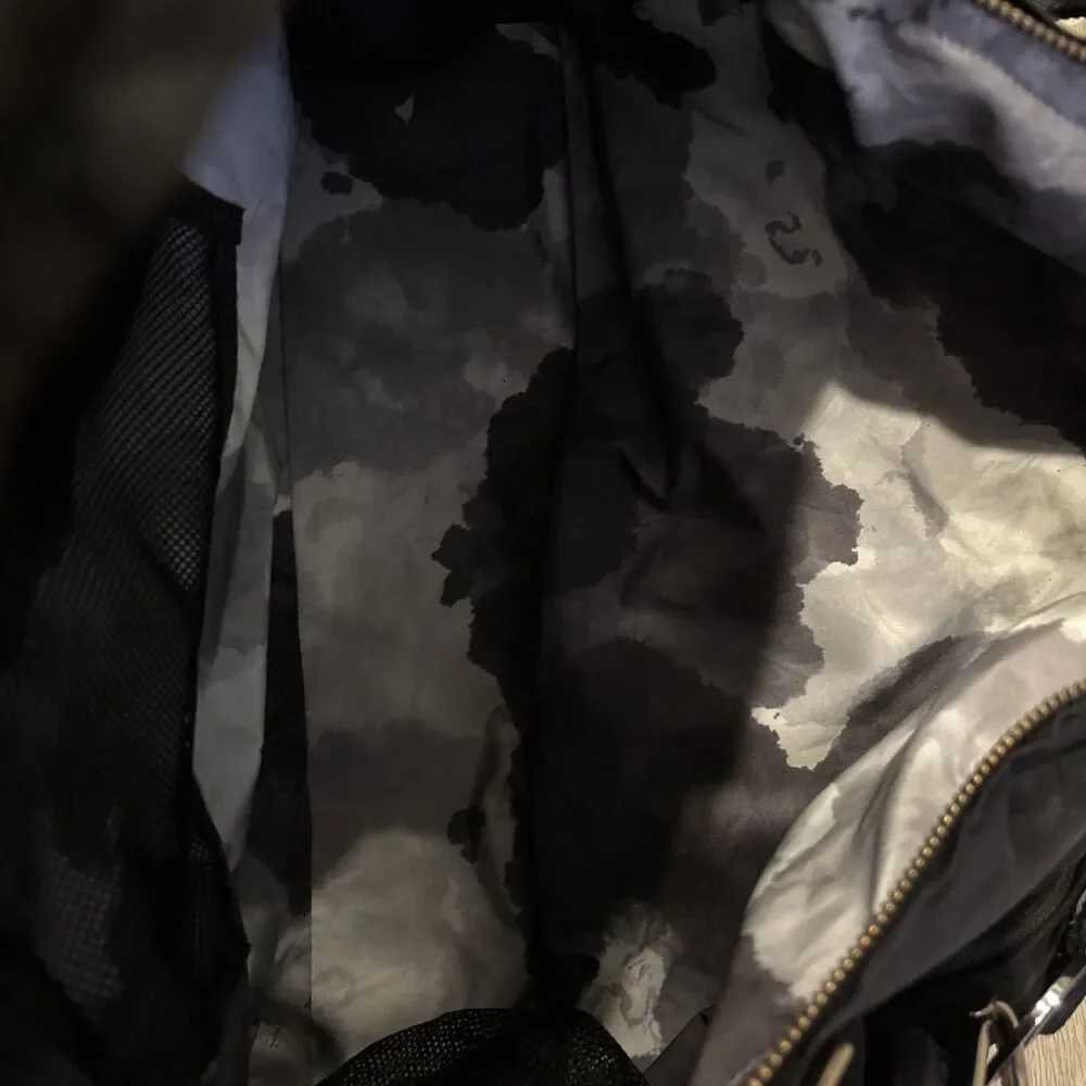 RARE Lululemon Black “Bon Voyage” Large Duffel Bag Yoga Gym Duffle